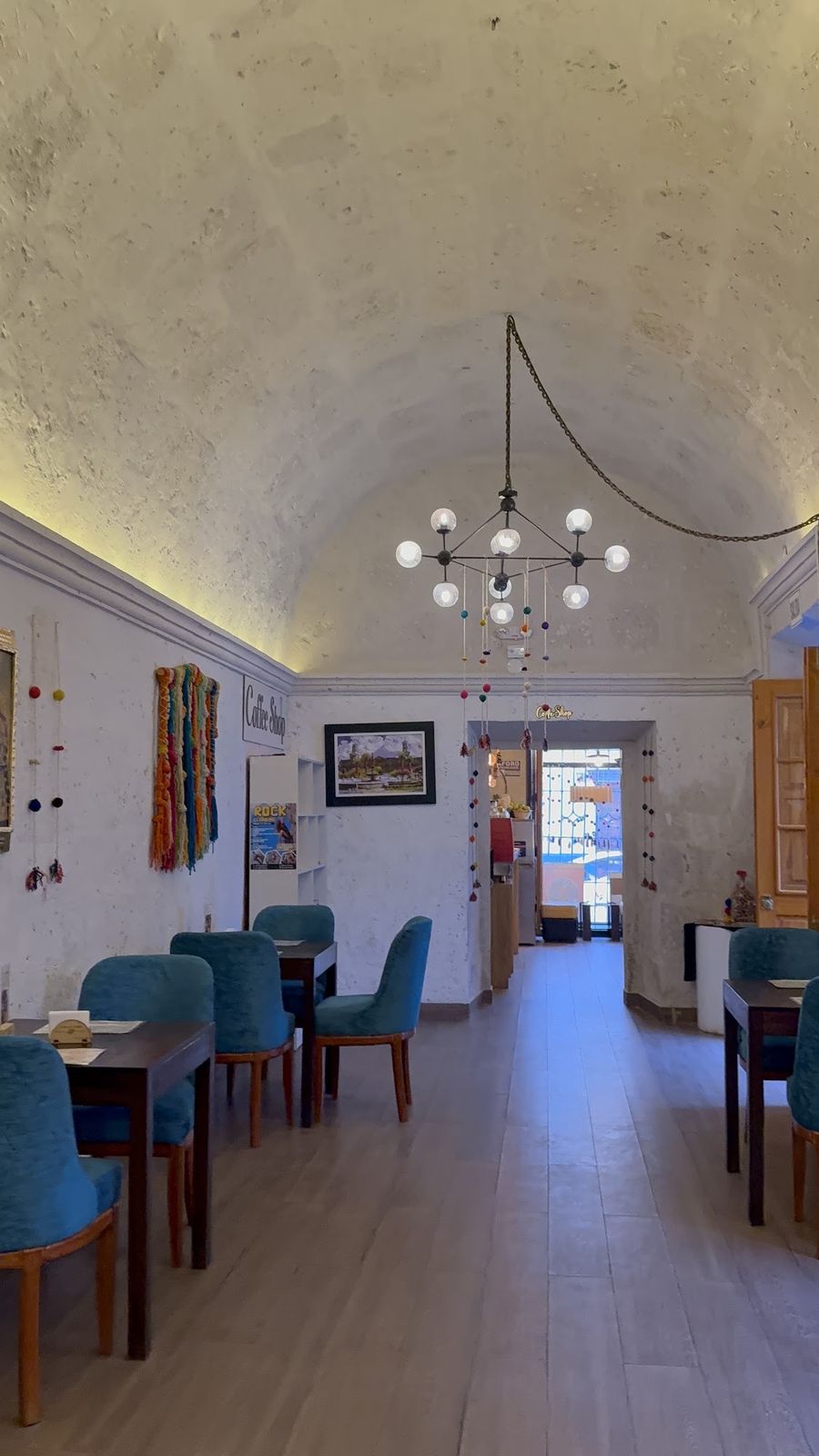 Salón de piedra de Aromas Caffee en Arequipa